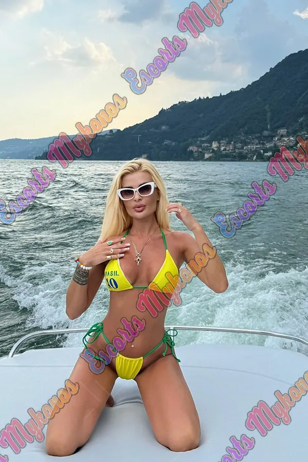 Elli Fox Mykonos escort photo 5