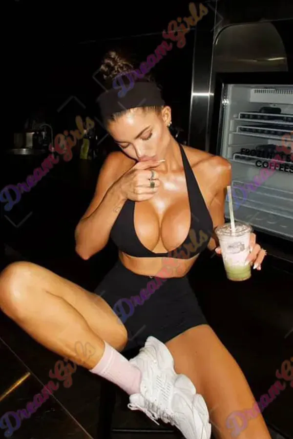 Tina Mykonos escort photo 2